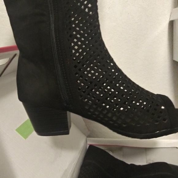 Boots - Picture 2 of 4